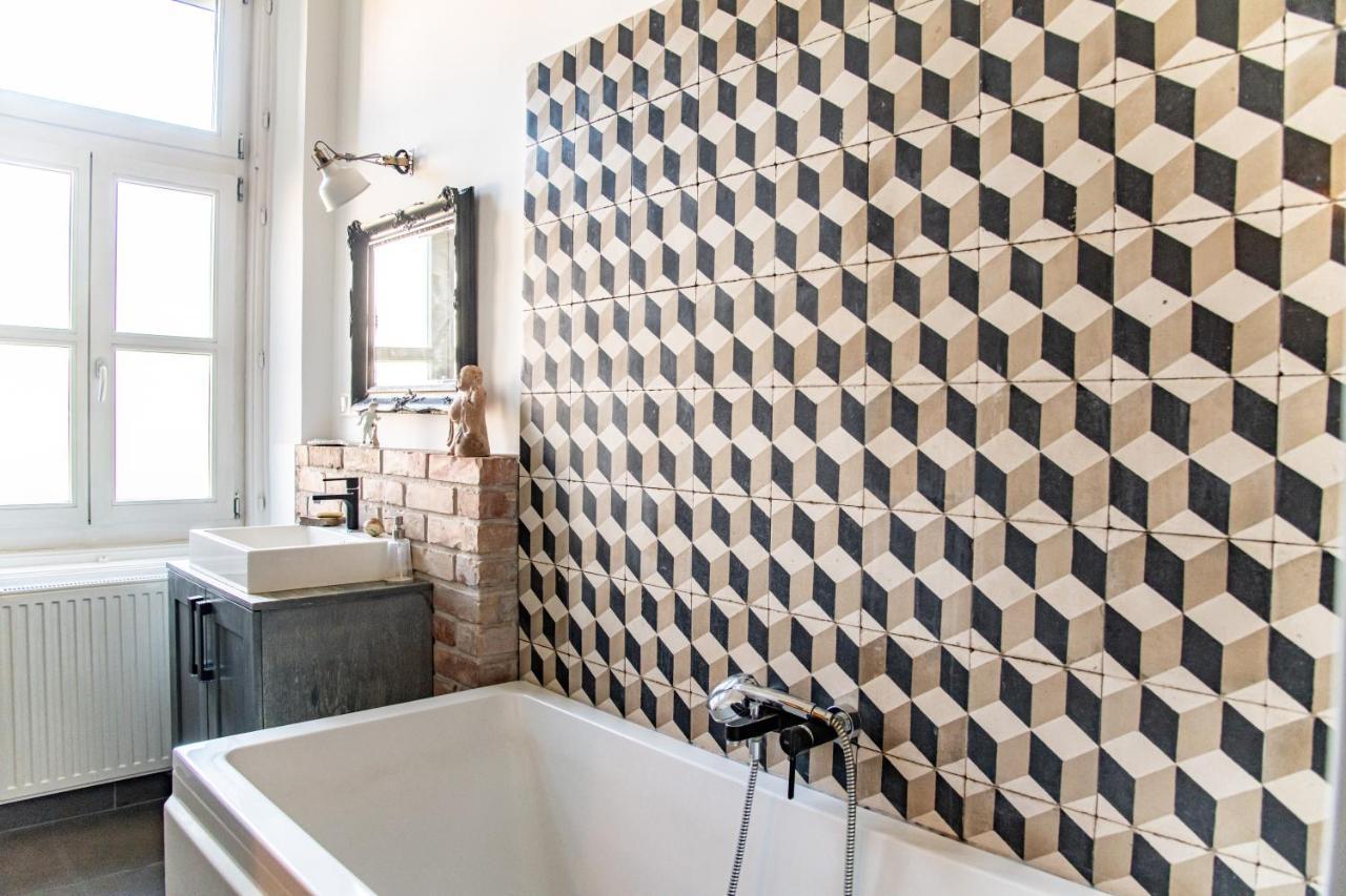 Apartment Stylishly Redecorated In Great Location