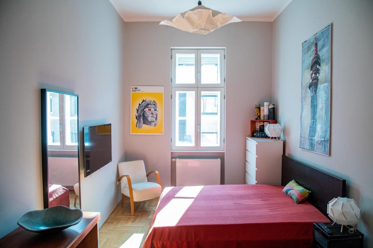 Stylishly Redecorated In Great Location Apartmán *